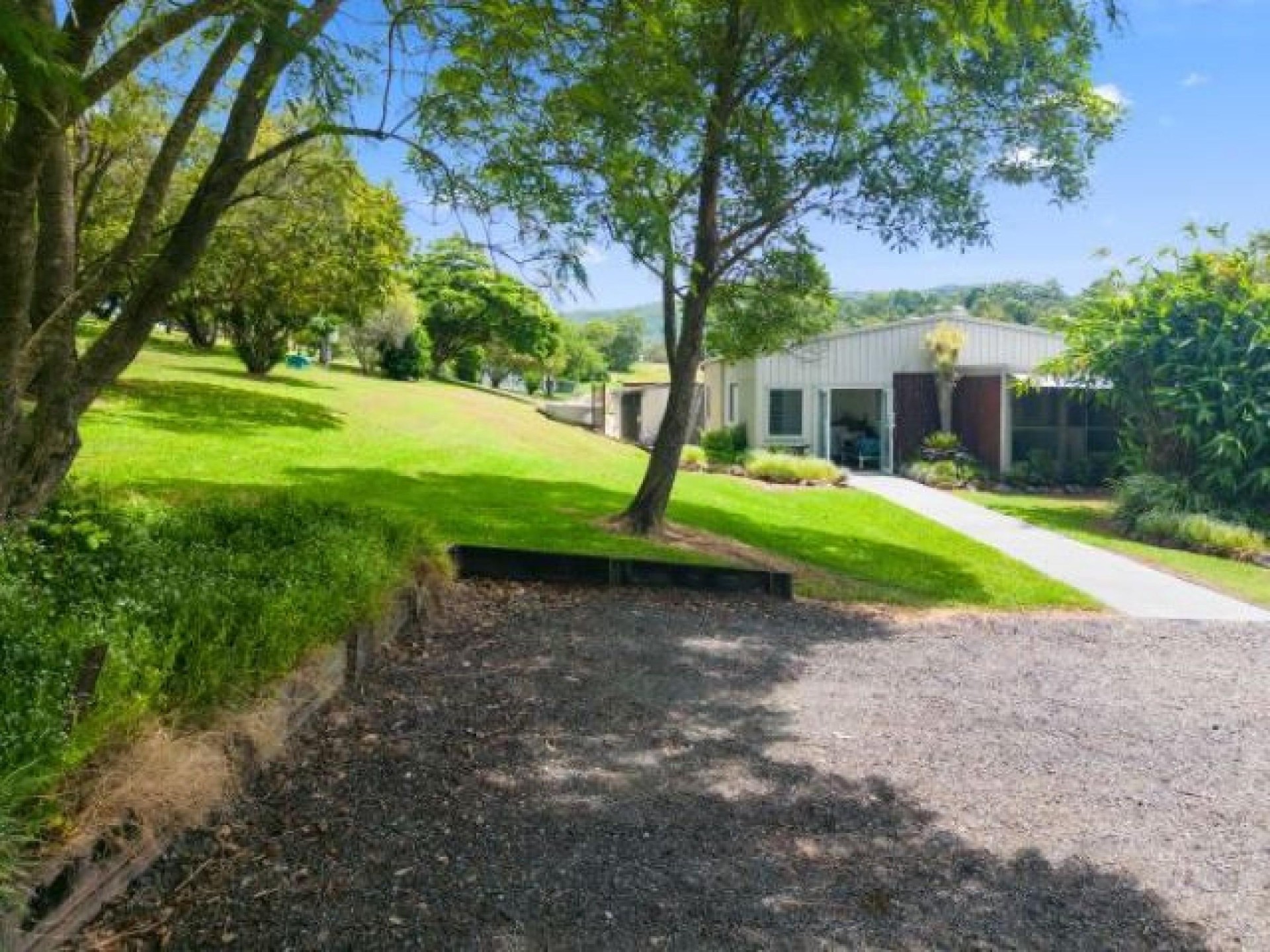 SOLD - Freehold Pet 1284 image 3